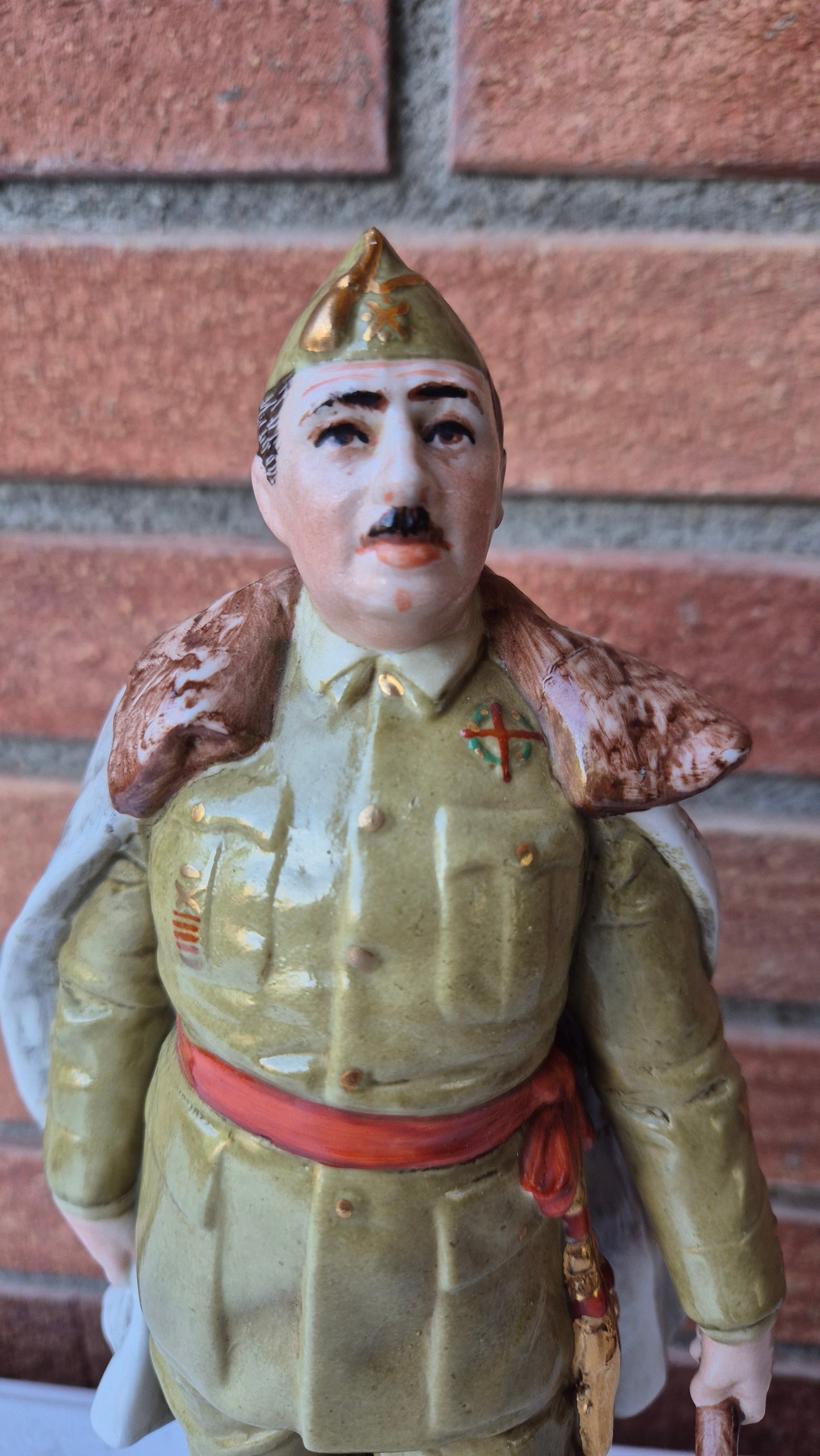 Figura de cerámica General Franco