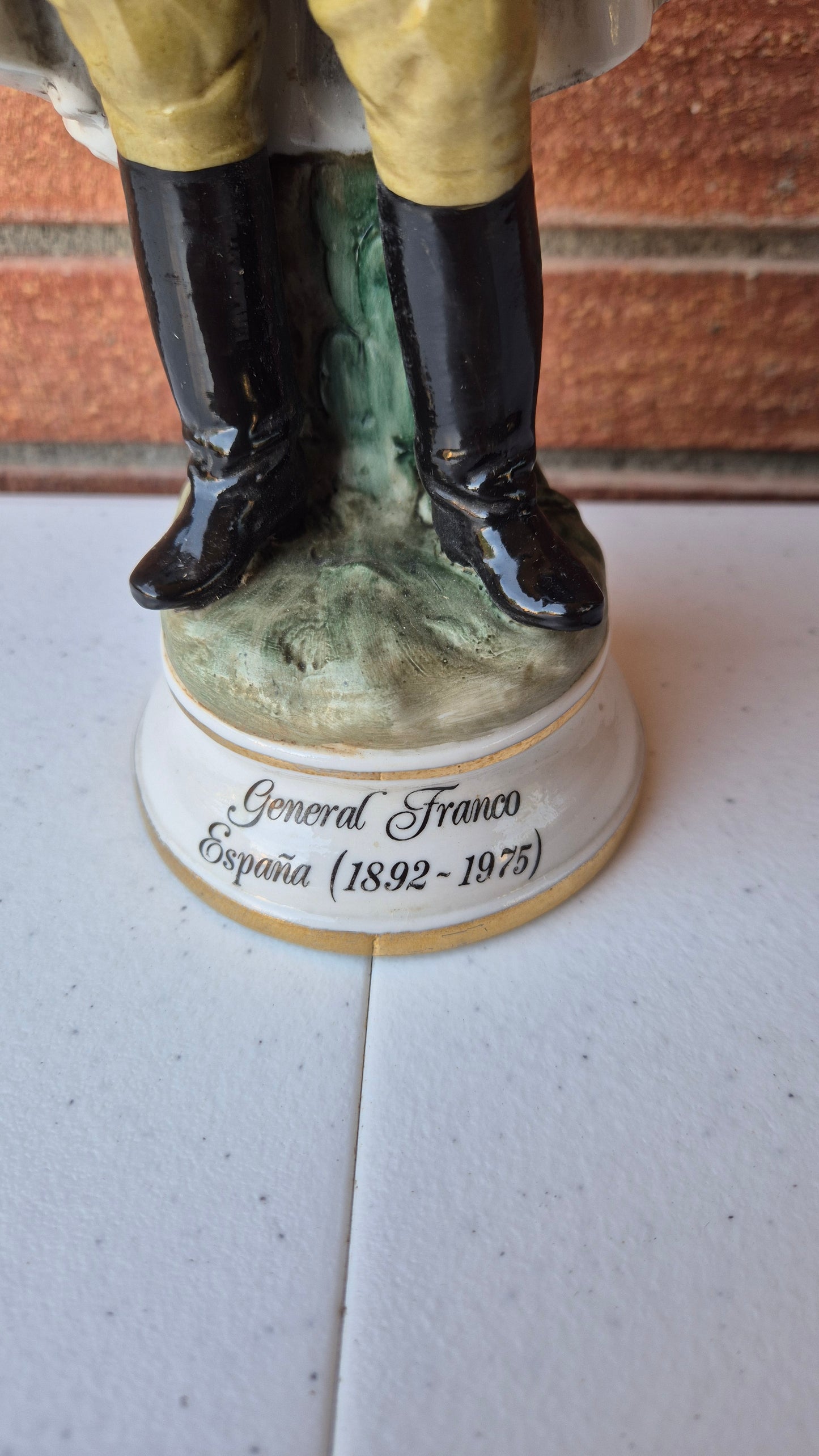 Figura de cerámica General Franco