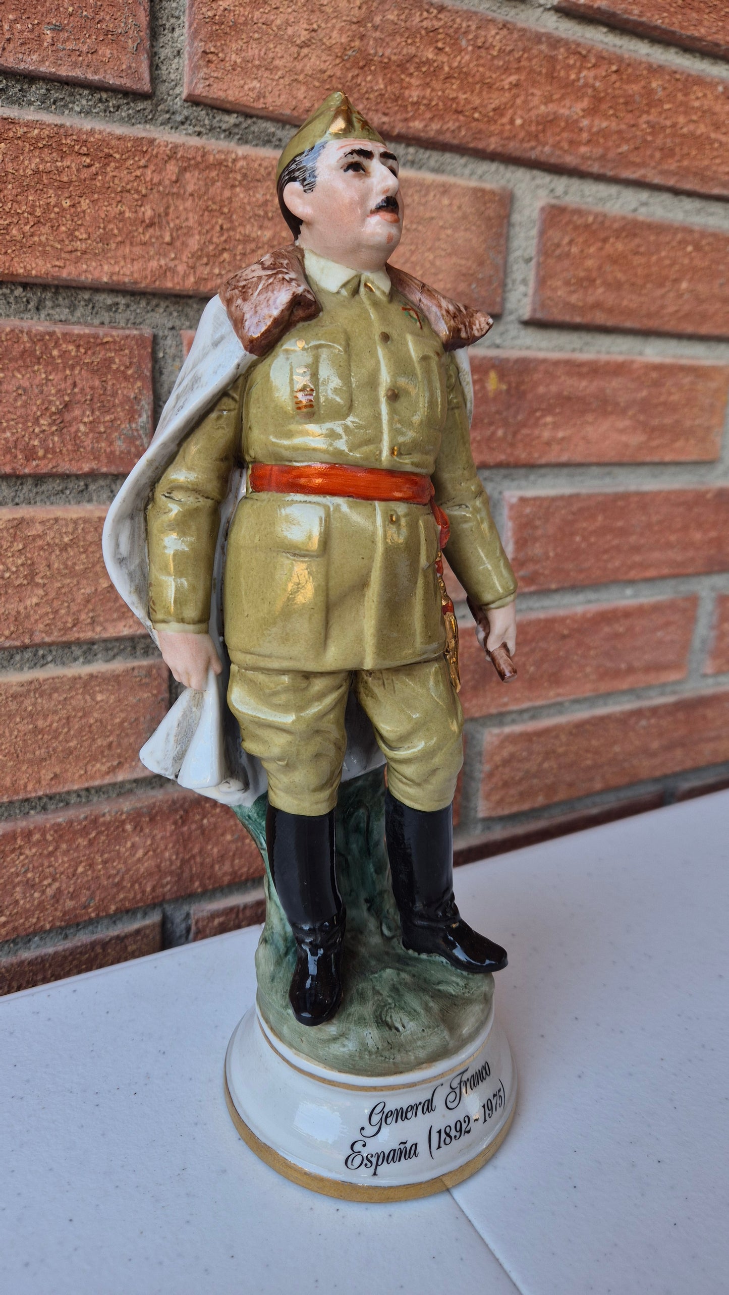 Figura de cerámica General Franco