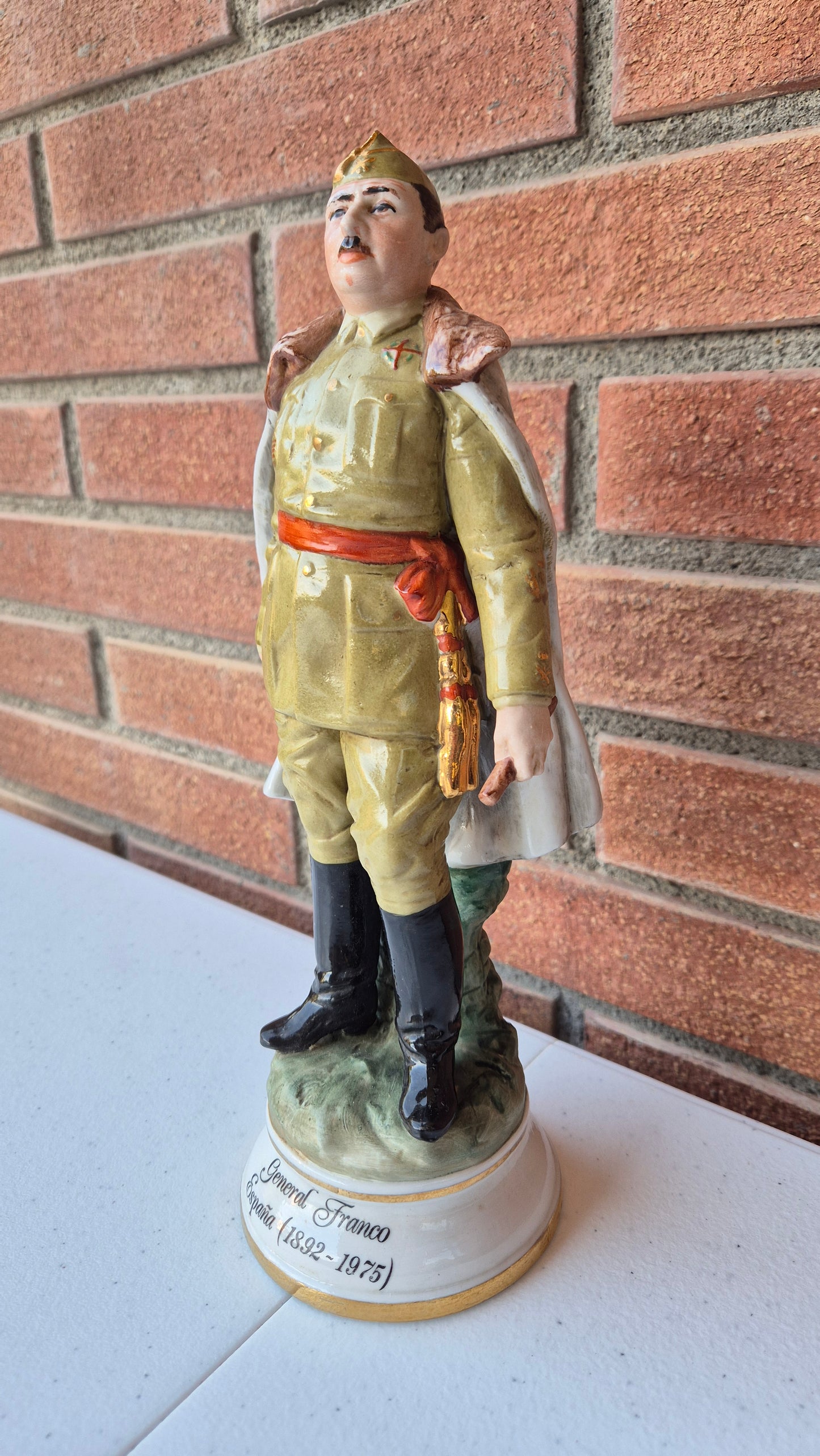 Figura de cerámica General Franco